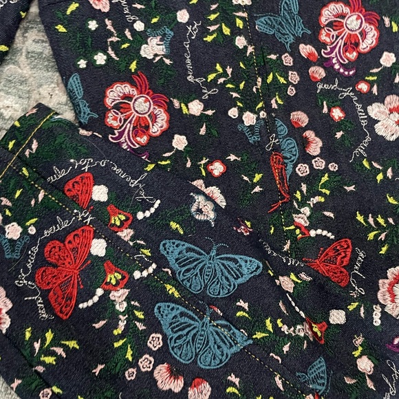 Eva-Marie Skinny-Leg Denim Pants w/ Floral Embroidery
Size 12. NWT - Picture 6 of 8